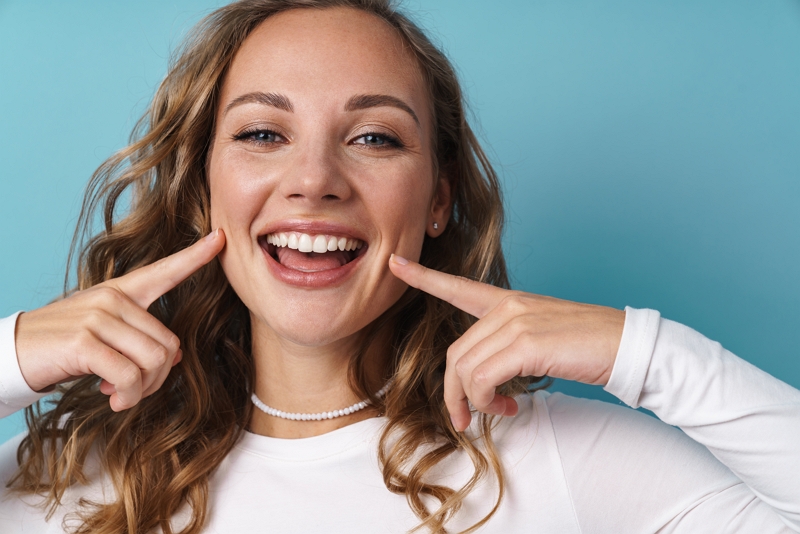 Cómo tener una sonrisa bonita sin brackets