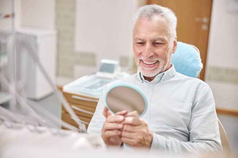 Cuántos implantes se necesitan para una dentadura completa